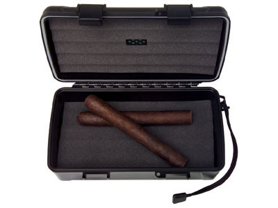 Reise-Humidor Xikar für 10 Zigarren/ 210xi. In der Farbe schwarz/ Reisehumidor